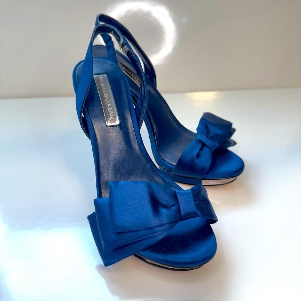 Like new! BCBGMAXAZRIA Blue Satin Bow Slingback Heels – Size 6.5